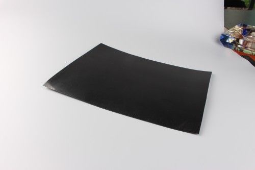 優れた耐薬品性を持ち、埋立地や鉱業用途向けの長さ30m～100mの滑らかな表面HDPEジオメンブレン