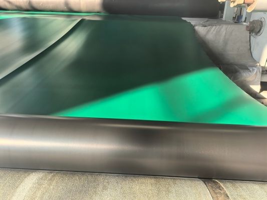 黒と緑の二色HDPE 滑らかな地球膜 環境保護のために
