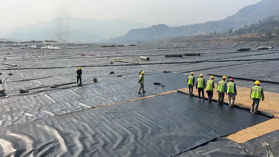 カスタムHDPEスムーズ地膜 埋立地の水処理鉱業とより長い使用寿命