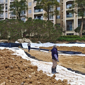耐久性HDPE 滑らかな地膜 人工湖防漏水プロジェクト 断裂強度 20-80N/mm 断裂時の長さ 700%