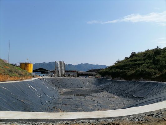 排水管理ソリューション HDPE 優れた化学耐性および高温耐性を持つ滑らかな地膜