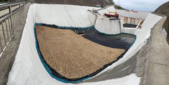 ASTM 標準 ステープルファイバー 地質繊維 高い水透性,環境プロジェクトのための優れた穿刺耐性