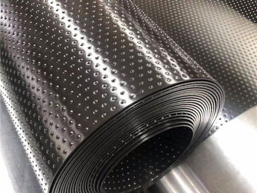 排水機能とUV耐性のあるHDPE柱状点地膜